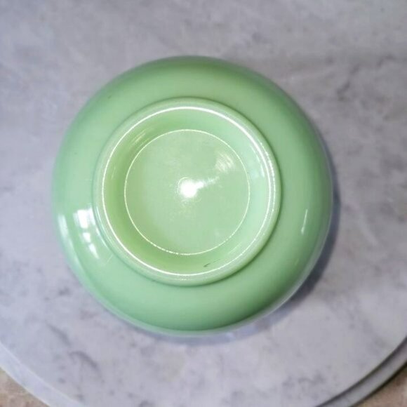 Vintage Mid-Century Jadeite Kitchenware Mixing Bowl w/ pour spout GUC unmarked - Picture 7 of 10